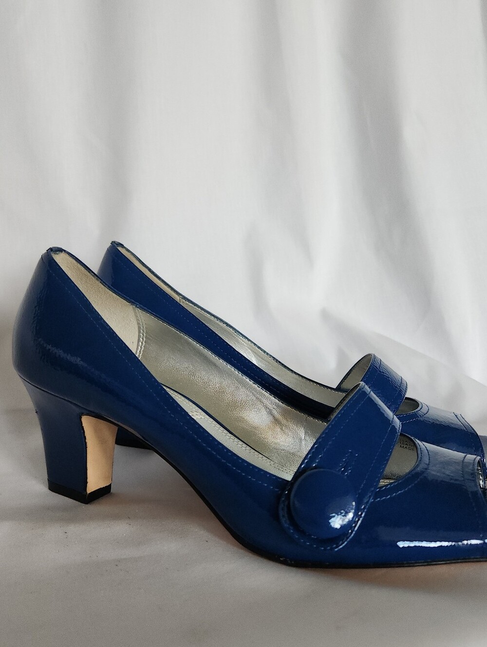 Tahari blue “Billie” Open Toe Peep Mary Jane Leather Sole Heels Size 9.5